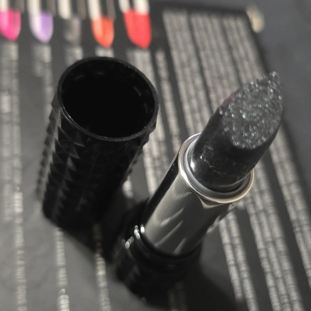 🧚‍♀️NAYEON Kat Von D DISCONTINUED Studded Kiss Lipstick NWOBox